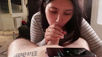 Mo ṣe ẹlẹya arabinrin mi lakoko ti o nwo Disney [Cum]