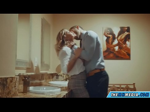 ❤️ Nigbati bilondi ti oyan ba tan ọ ni yara isinmi ti gbogbo eniyan ❤️❌  wa %yo.milfnut-net.ru ﹏